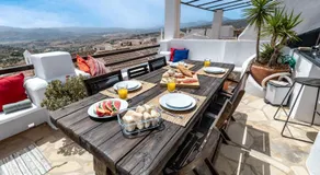 Town house with roof terrace and plunge pool - Image 4