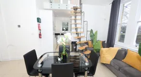 Private Luxury Ensuite Room Greater London, Free Parking Gatwick 15MIN - Image 3