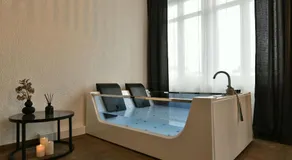 S-Cape Suite&Spa - Image 2