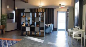 Industrial Chic Studio, Unit B - Image 3