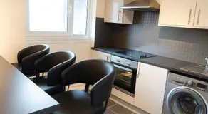 3 Bed - Sleeps 5 - Balcony - Ctrl London - Parking - Image 3