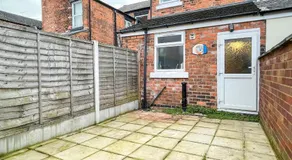 Spacious 2-bed Apartment in Crewe by 53 Degrees Property, ideal for Business & Professionals, FREE Parking - Sleeps 3 - Image 5