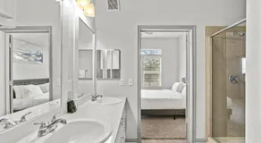 LUX 2B2B with Pool & Parking near the Heart of Austin - Image 2