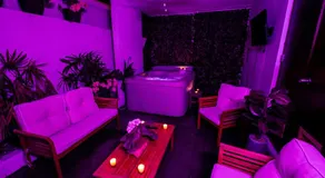 Spacious Retreat with Private Jacuzzi and Terrace - Image 4