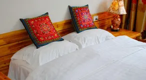 Lakeside Inn - Image 4