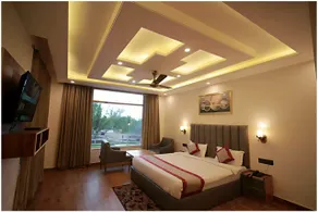 Omavya Hotel Manali - Image 4
