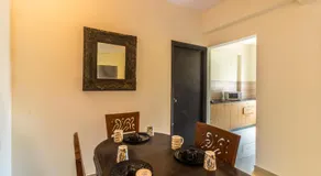 Ronnie's Studio Apartment - Image 5