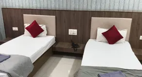 Royal Palace Hotel Surat Velanja - Image 3