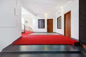 Hotel O Hill Way Rooms - Image 5