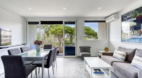 3 Rooms with Sea View Terraces in Peace - Image 2