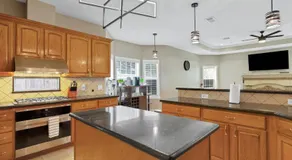 Luxury Home with Gourmet Kitchen - 3 Miles to A&M, Sleeps 14 - Image 5