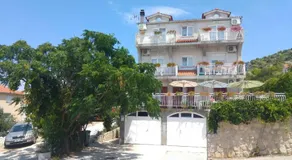 Apartments Tonći and Iris - Image 5