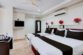 Hotel O SGR Palace - Image 2