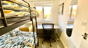 4 Bed House with Driveway Parking for 2 Cars - Rugby - Sleeps 10! Perfect for groups! - Image 4