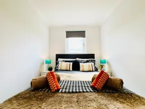 Luxurious & Modern Apartment - Image 4