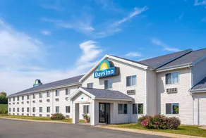 Days Inn by Wyndham Neenah - Image 3