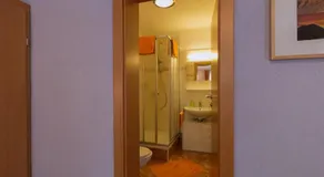 Twin room, shower or bath, toilet, good as new - Image 5