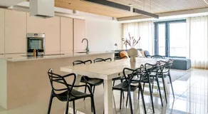 Sleek and Spacious 3 BR Apartment in City Centre - Image 2