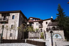 Trikolonion Luxury Hotel - Image 4