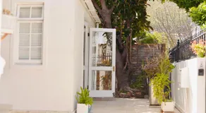 Sea Point 1-Bedroom Apartment- Walk to Beach & Promenade - Image 5