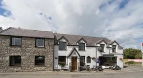 Modern en-suite room in country PubRestaurant 1 with communal kitchen - Pass the Keys - Image 4