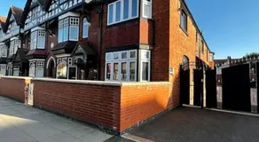 No1 Lux Apartment Nuneaton with Gated, Private Parking - Image 4