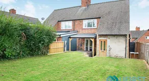 Delightful 3BR Home - Hot Tub - Near Castle, QMC - City Centre & Trent Bridge - Free WiFi & Parking - Sleeps 6 - Image 4