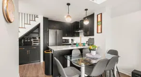 Etobicoke 2 Bedroom Townhouse Close to Waterfront - Image 2