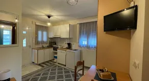 Flo's Apartment 7 - Image 2