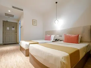 Champion Hotel - Image 2