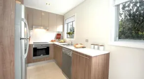 VELLY-Modern Light 2BR Moments from Clovelly Beach - Image 3