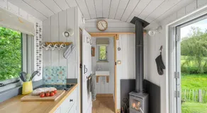 Apple Blossom -Shepherd Hut, Hot Tub, Wood Burner - Image 2