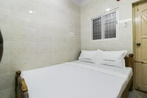 SPOT ON 48556 Mr White Guest House - Image 4