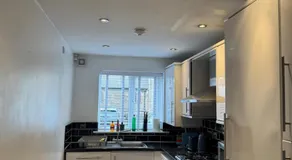 Beautiful park view town house - Image 3