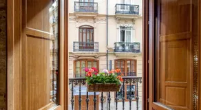 LUXURIOUS & ALLURING HOME IN HISTORIC TOWN (VALENCIA) - Image 5