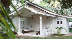 Luxury Villa in Jungle Setting with Infinity Pool and Firepit - Image 4