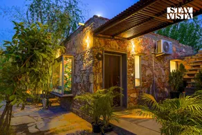 StayVista at Mulberry Tree House with Lawn, BBQ - Image 2