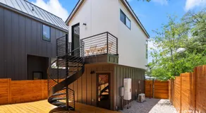 1BA East ATX StudioTX w Kitchenette Deck near UT and Lady Bird by Austin Vacay - Image 3