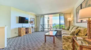 Cute Beachfront Condo w/ Lanai & Resort Pools - Image 2