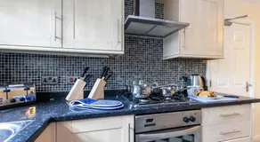 4 bed home, driveway parking ideally located in Latchford, Warrington - Executive St Marys House - Image 4