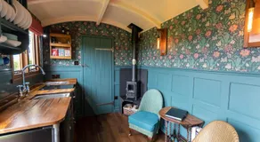 Charlotte-Rose Shepherd's Hut - Image 4