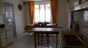 Gîte convivial avec 3 chambres, proche du patrimoine historique, cour et équipements inclus - Image 5