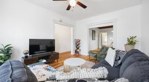 Spacious & Stylish 2BR Apartment Near Manhattan - Image 3