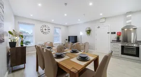 The Bridge Guesthouse - Image 3
