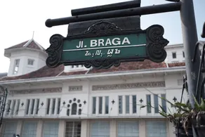 RedDoorz Syariah @ Gatot Subroto Street Bandung 4 - Image 2