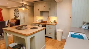 St Anthony’s, bright perkily decorated 3 bedroom house - Image 5