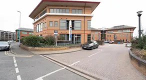 One bed flat with additional double mattress suitable for 4 - Image 5