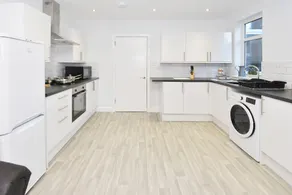 Townhouse @ 272 Walthall Street Crewe - Image 4