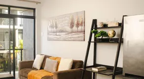 Spacious Modern 2-Bedroom Apartment with Pool & Gym Access - Image 2