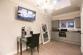 Apartments at Number 10 The Abbey - Image 3